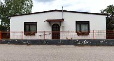 Theresienfeld - Bungalow in Ruhelage mit 2 Wohneinheiten &amp; großem Potenzial