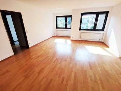 2-Zi-Mietwohnung Uni-Nähe | Renov. Küche, Balkon, Parkplatz