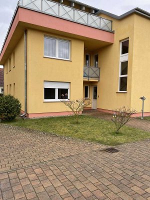 Zentral wohnen, naturnah leben – 3-Zimmer Erdgeschosswohnung mit Terrasse am Zierker See