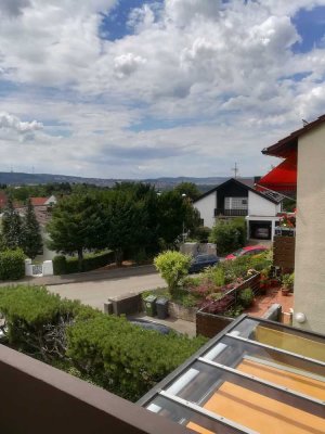 Moderne 3-Zimmer-Wohnung mit 3 Balkonen und Einbauküche in Aussichtslage Bad Cannstatt/Memberg