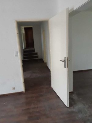 Stilvolle, gepflegte 4-Zimmer-Wohnung mit Balkon und Einbauküche in Frankfurt