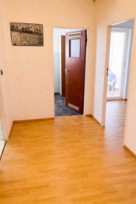 Kompakte 1 Zimmer mit sonnigem Balkon