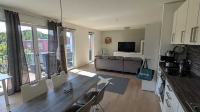 Neuwertige Wohnung mit zwei Zimmern sowie Balkon und Einbauküche in Ahrensburg