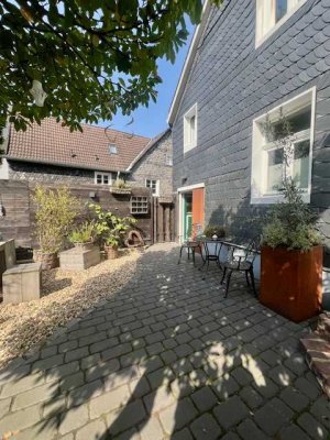 Traumwohnung Vollmöbliert in kernsanierten Fachwerkhaus im Herzen von Solingen-Gräfrath