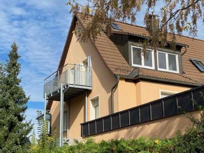 2- bis 3-Zimmer-DG-Whg., West-BALKON, ca. 47 m² Wohnfl. / ca 57 m² Grundfl.; Garage & StudioAREAL!