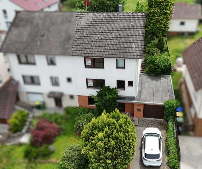 Niefern: Geräumige DHH - ideal für Familie mit Kindern! Schöner Grundriss und großzügiger Garten.