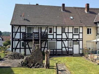 /// Gepflegte 2 Familiendoppelhaushälfte mit Garage, Stellplatz und großzügigen Grundstück  //