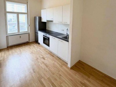 Neuwertiger 1 ZIMMER-Altbau, extra Essküche möbliert, Bad mit Dusche und WC, nähe Hauptbahnhof!