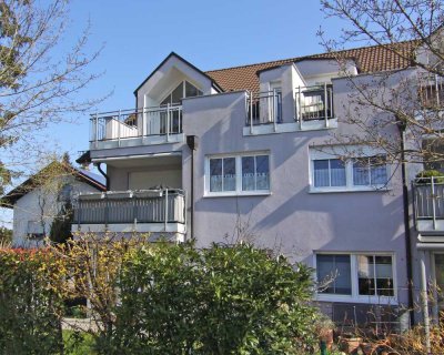Sonne im Überfluss! Helle 2,5-Zimmer-DG-Wohnung mit Galerie und großer Dachterrasse