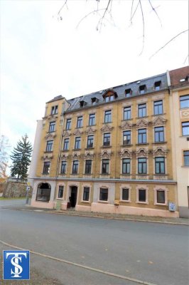 teilsaniertes Wohn- und Geschäftshaus mit Balkonen und 3 Garagen in Plauen