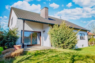 BESICHTIGUNG Mi. 15.04.  Solide und großzügig, mit viel Platz, Ausbaupotential DG, Garten, Garage