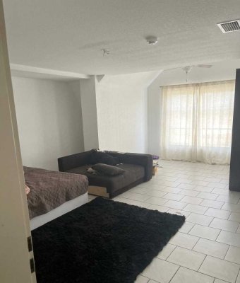 2-Zimmer-Wohnung mit Balkon in Düsseldorf-Eller