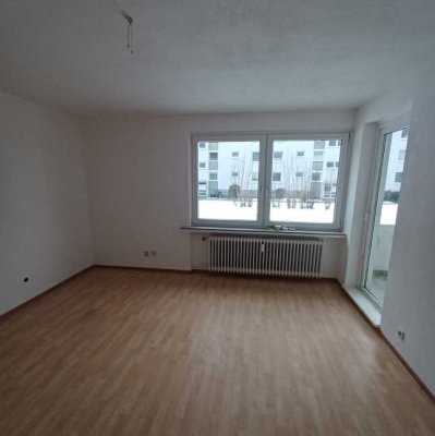 Schöne 2,5 Zimmer Wohnung im Erdgeschoss