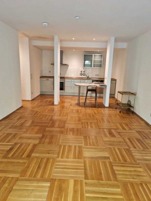 2ZW WOHNUNG TERRASSE GARTENNUTZUNG WANNEBAD KÜCHE GÄSTETOILETTE NEU GESTRICHEN RUHIGE LAGE SCHEIDSTR