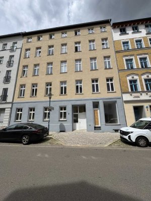 Sanierte 1-ZKB-Wohnung die auch als Büro nutzbar sein könnte ist