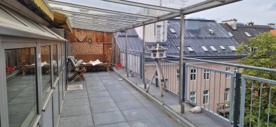 GROSSZÜGIG GESCHNITTENE WOHNUNG IN DER INNENSTADT MIT EINEM 23 M2 GROSSEN BALKON UND HERRLICHEM BERGBLICK