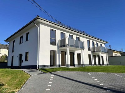 Familientraum! Grosszügige Neubau-Stadtvilla als Doppelhaushälfte