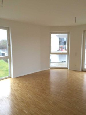 4-Zi Wohnung mit viel Tageslicht, toller Raumaufteilung,neuwertiger Einbauküche, gepflegtem Quartier