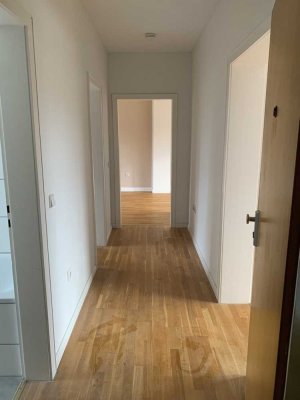 Gehobene 2-Raum-Wohnung nach Sanierung mit großem Balkon in Köln