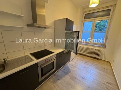Studenten WG! Teil möblierte 2 Zi.- Wohnung mit Küche(EBK)/Diele/Bad(Badewanne)/Diele, Innenhof und