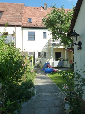 Schöne 4,5-Raum-Familien-Wohnung mit gehobener Innenausstattung mit EBK in Erlangen