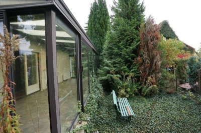 Hauptstadtmakler-Bezugsfreier Bungalow mit Wintergarten auf großem Grundstück