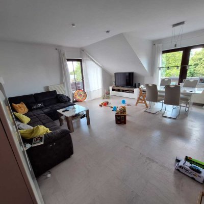 Helle Dachgeschosswohnung mit Charme in Bensheim – 100 m², 4 Zimmer, Balkonvielfalt & Tageslichtbad