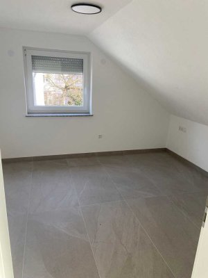 Stilvolle 2,5-Zimmer-DG-Wohnung mit Einbauküche in Möglingen