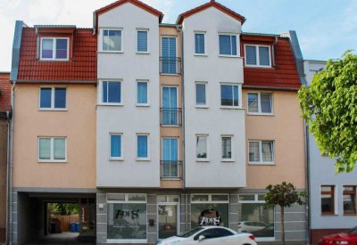 Erste gemeinsame Wohnung mit Balkon an der Elbe