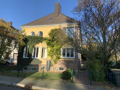 Stadtvilla in Bestlage und herrlichem Garten