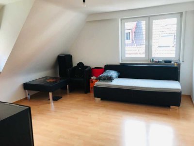 Drei-Zimmer-Dachgeschoss-Wohnung in Stuttgart-Feuerbach