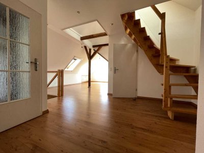 Helle freundliche 3 Zimmer Dachgeschoss Maisonette-Wohnung in Reichenbrand mit Schallschutzfenstern