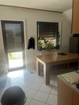 Schöne 4-Zimmer-DG-Wohnung mit Einbauküche in Aglasterhausen