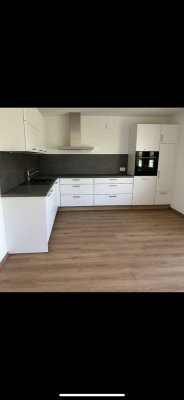 Erstbezug nach Sanierung mit EBK, Terrasse und Garten: freundliche 4-Zimmer-Wohnung in Maximiliansau