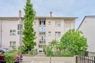 Hochparterrewohnung mit Außenstellplatz