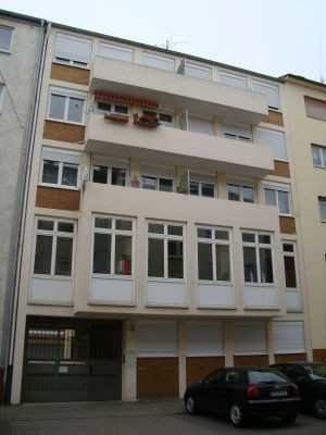 Schöne 2 ZKB-Wohnung mit Balkon in bester Lage in MA-Lindenhof