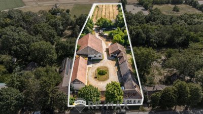 "Großzügiges Grundstück mit Pferdehof und sanierungsbedürftigem Haus – nur Minuten von Wien entfernt"