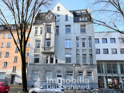 Altbaucharme trifft Moderne: Sanierte Wohnung mit Balkon in zentraler Lage