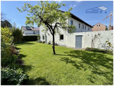 Sehr schönes Reiheneckhaus in ruhiger und beliebter Lage mit Garage und großem Traumgarten