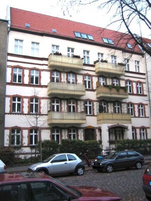 Modernisierte 4-Zimmer-Altbau-Wohnung mit Balkon und Wintergarten nahe Tegeler See