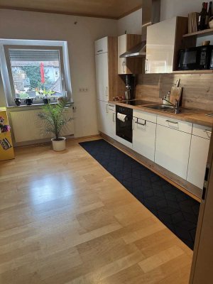Geräumige, preiswerte 5-Zimmer-Wohnung mit geh. Innenausstattung mit Balkon in Georgensgmünd