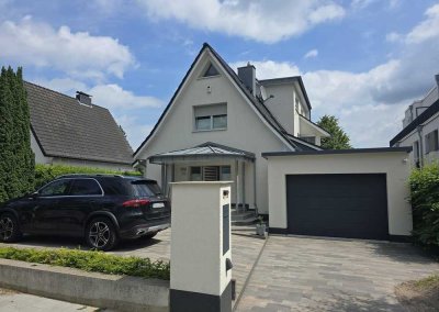 Großzügiges Einfamilienhaus mit Pool
