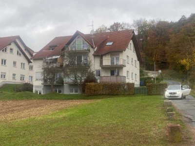 Schöne 2 Zimmer Dachgeschosswohnung mit Loggia in Nieder-Weimar -  gepflegter Zustand, 6 Km bis MR