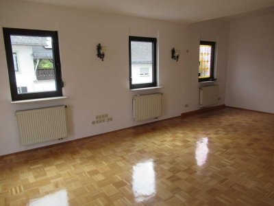 Großzügige 3-4 Zi-Wohnung mit Dachterrasse (75m²)  und eigenem Eingang in Beselich-Obertiefenbach