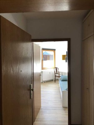 Helles, freundliches möbliertes 1-Zimmer-Apartment mit Balkon