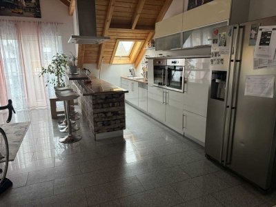 Moderne, schöne und helle Dachgeschosswohnung in ruhiger Lage in Ensdorf