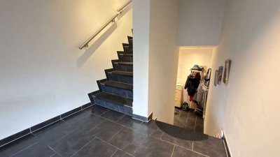 Modernisiertes 3-Parteienhaus mit Maisonette und Gartenanteil nahe Centro