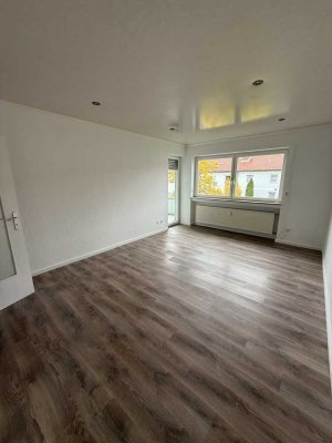 Helle, renovierte 2-Zimmer-Wohnung mit Balkon am Bergl