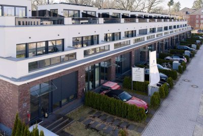 Ein besonderes Zuhause: Stilvolles Townhouse im Villenpark Groß Glienicke