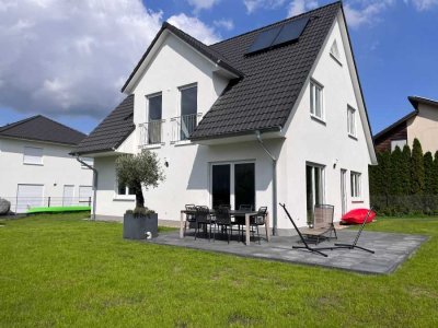 Neubau Einfamilienhaus mit Einbauküche, Klimaanlage, zentraler Lüftungsanlage und PV